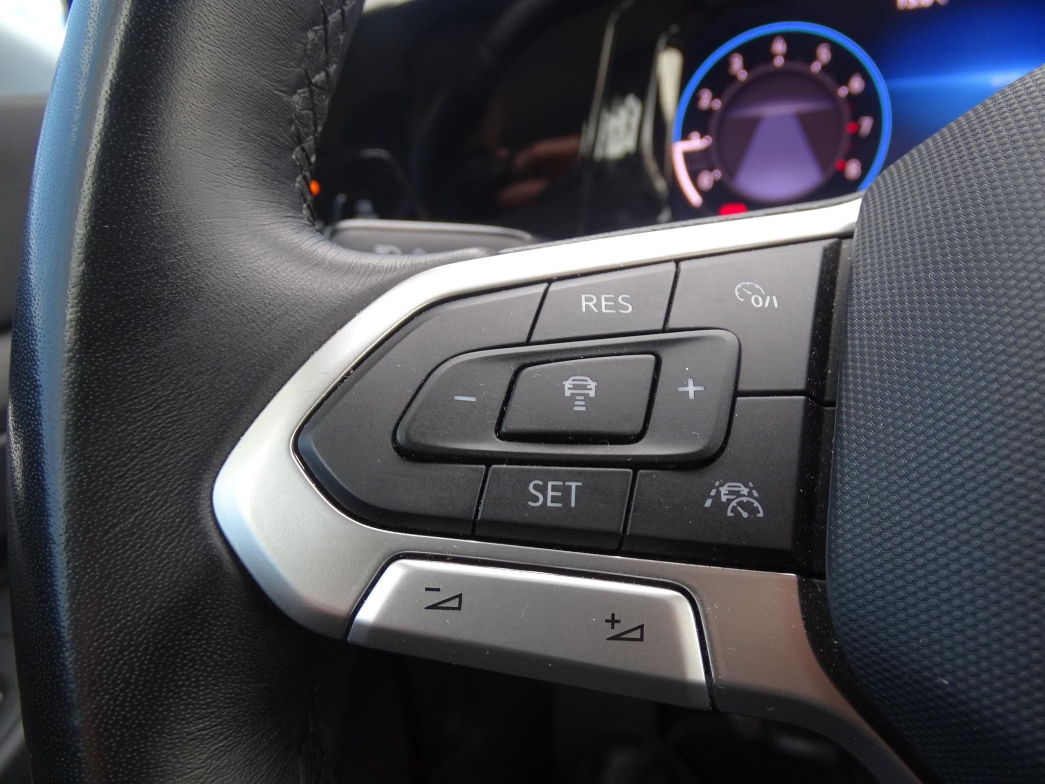 VOLKSWAGEN GOLF VIII